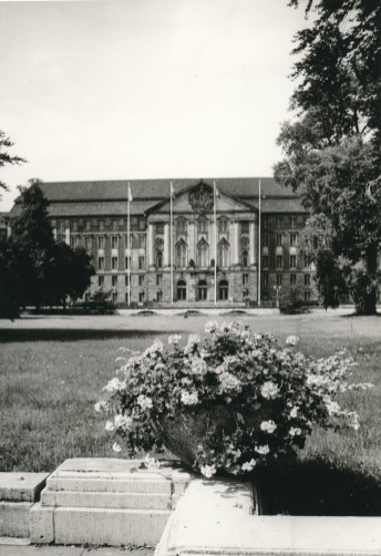 Kleistpark vor dem Kammergericht 1966
