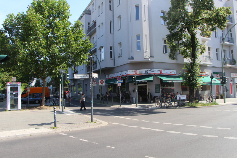 Kolonnenstraße an der Julius-Leber-Brücke