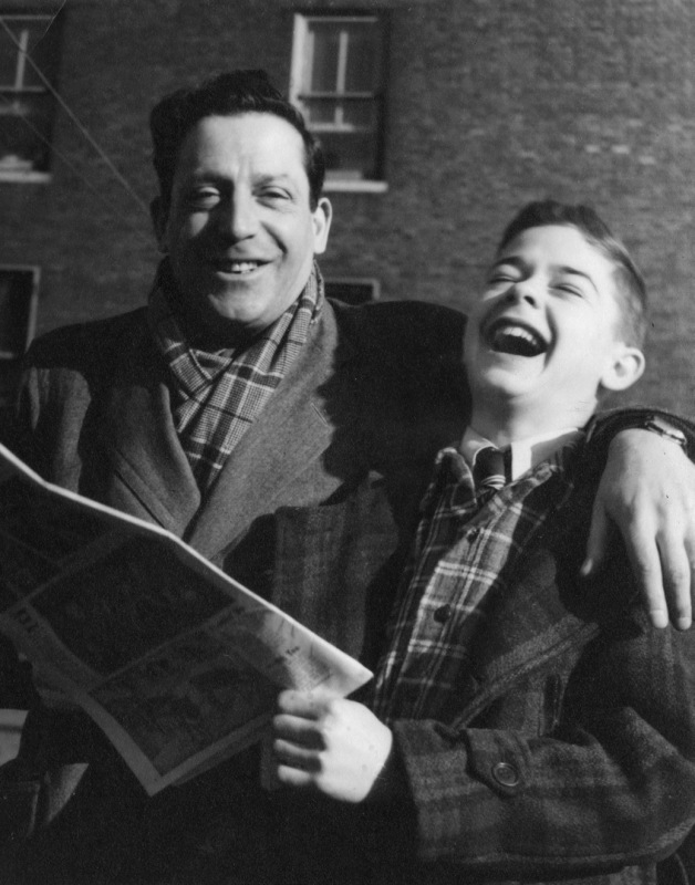Peter Dessau mit seinem Vater Paul Dessau in New York, um 1940