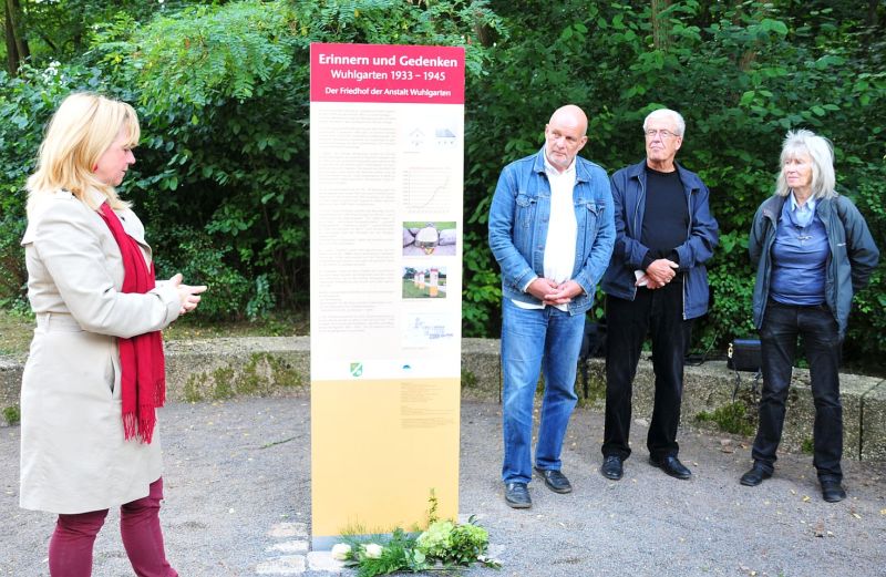 Einweihung der Gedenkstele Wuhlgarten - Ansprache Bezirksstadträtin Juliane Witt
