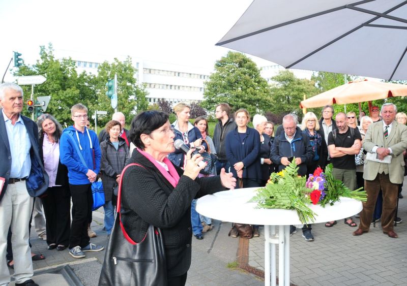 Enthüllung der Gedenkstele für Dorothee und Harald Poelchau - Ansprache Bezirksbürgermeisterin Dagmar Pohle norm