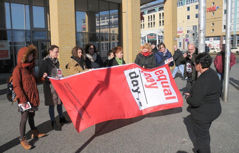 Equal-Pay-Day 2018 - Flagge zeigen vor dem Rathaus - Ansprache Dagmar Pohle