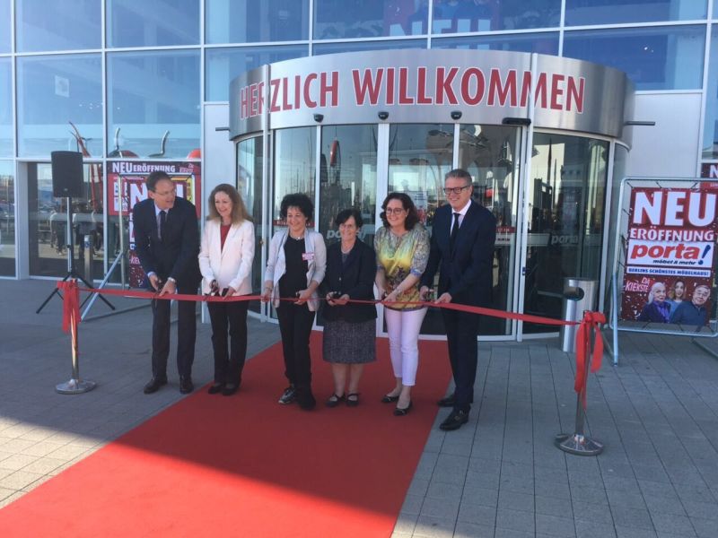 Bezirksbürgermeisterin Dagmar Pohle eröffnet Porta Möbelhaus