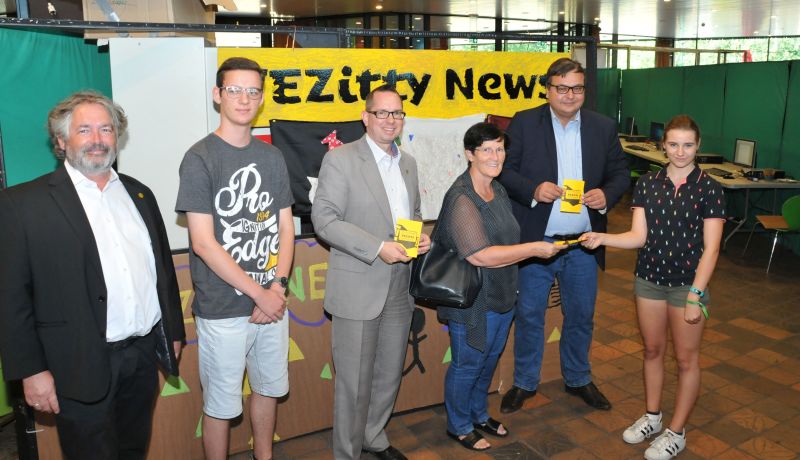 Stadt der Kinder FEZitty - Dagmar Pohle erhält die Ehrenbürgerschaft von Kinderbürgermeisterin Josephine
