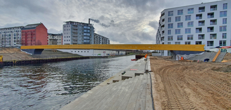 Bau des Golda Meir Stegs - Europacity - Blick vom südlichen Ufer (Stadtplatz)