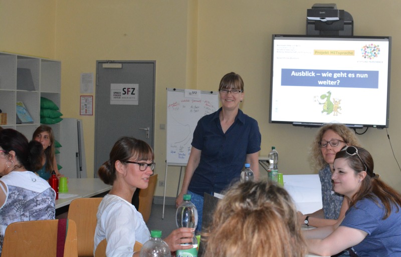 In Arbeitsgruppen werden organisatorische und erste inhaltliche Informationen vermittelt (hier mit Dr. Gesina Volkmann)