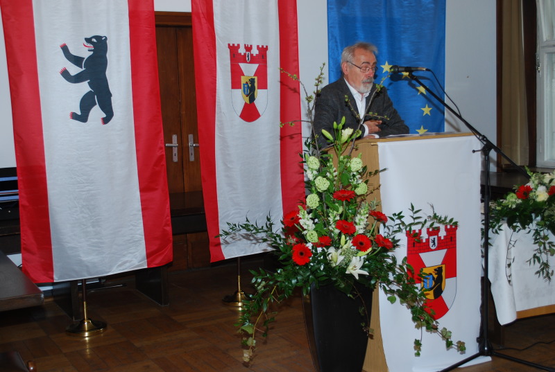 Pfarrer Rannenberg Verleihung der Bezirksverdienstmedaille 2012 am 14.03.2014