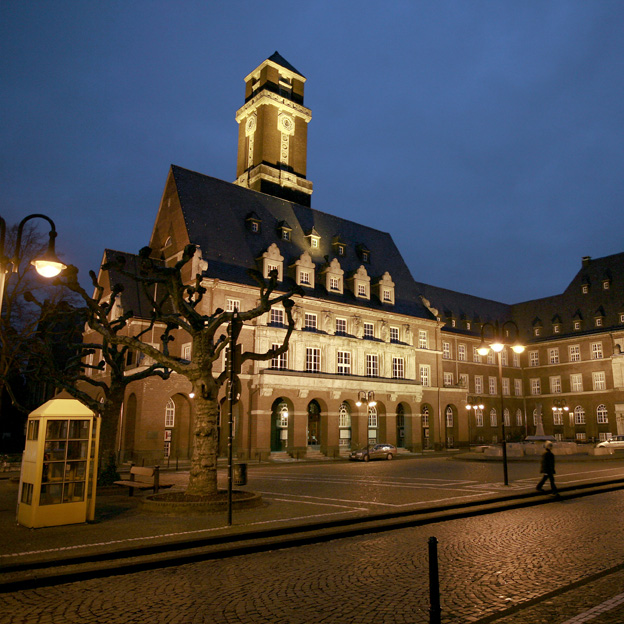 Bottrop Rathaus bei Nacht