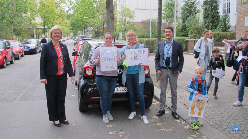 Aktionswoche "Zu Fuß zur Schule" an der Dunant-Grundschule in der Gritznerstraße