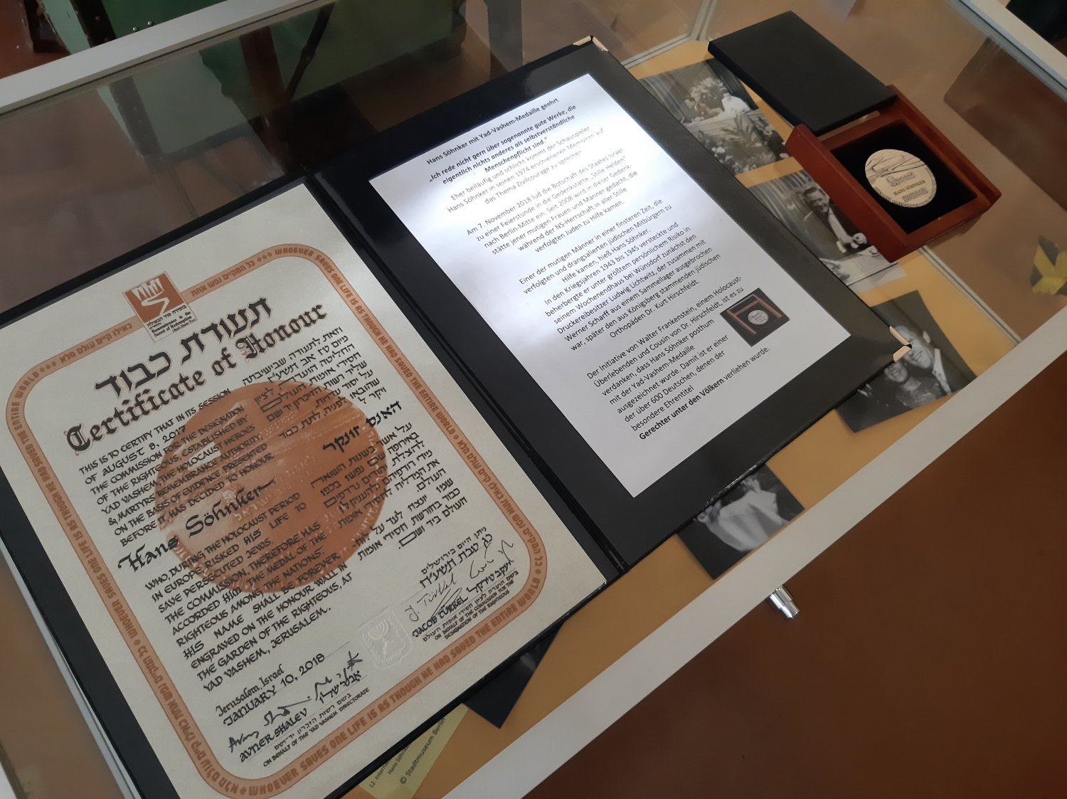 Ausstellungsstück im Heimatmuseum Zehlendorf der Sonderausstellung „Hans Söhnker – Leinwandheld und Lebensretter“