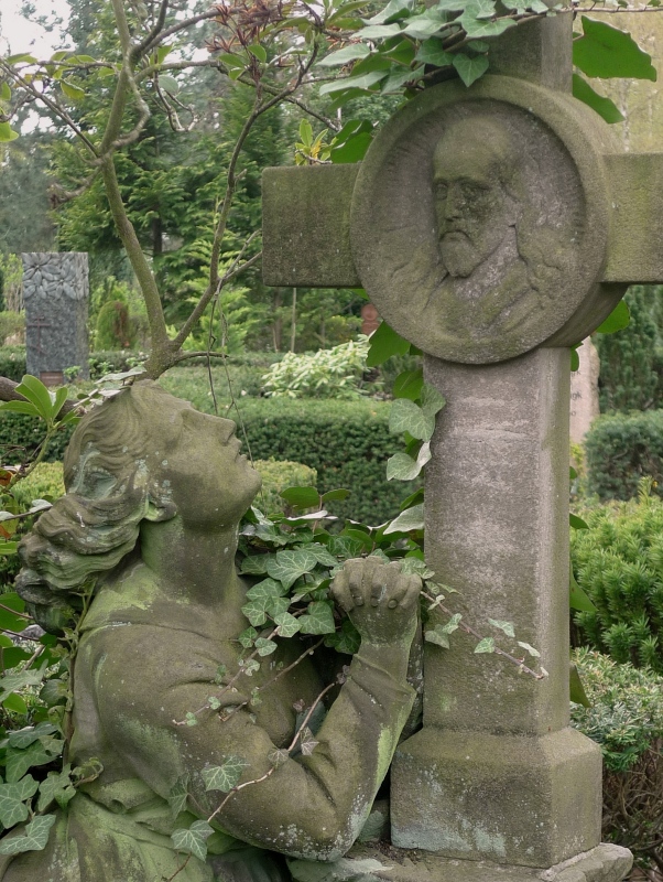 Friedhof Zehlendorf Grabfigur