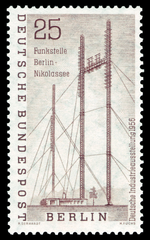 Mit der 1950 errichteten, 140 m hohen Funkstelle 2 in Nikolassee wurde eine Richtfunkverbindung ins Bundesgebiet möglich.