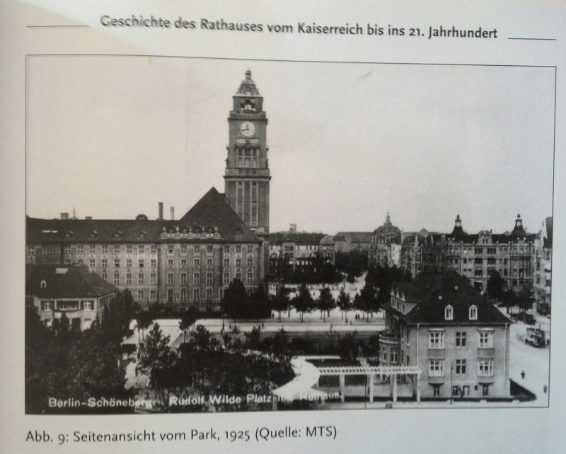 Seitenansicht vom Park am Rathaus Schöneberg 1925