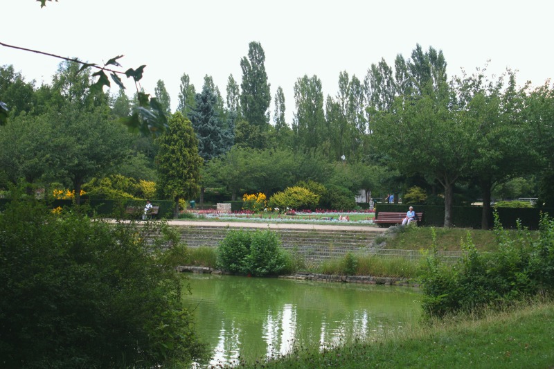 Ansicht des Volksparks Mariendorf mit Teich