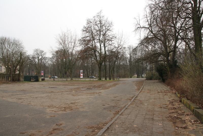 Im Jahr 2014 präsentiert sich der Zenner-Parkplatz noch als unwirtliche Asphaltwüste