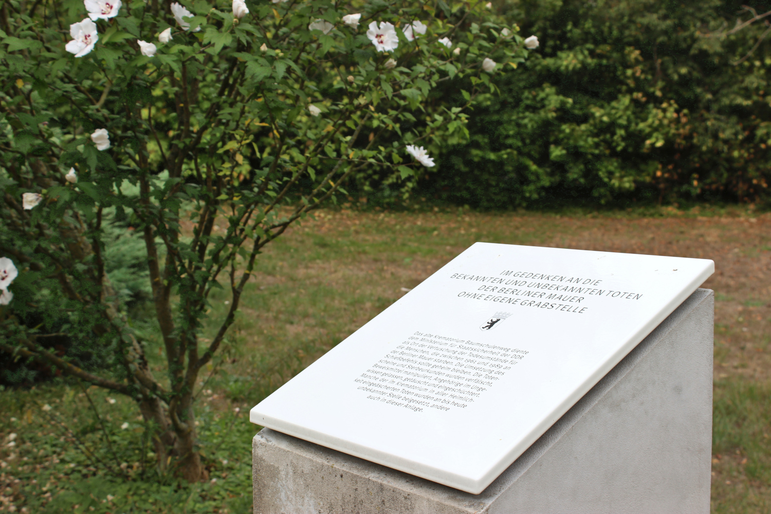 Friedhof Baumschulenweg Gedenkstein für die Toten der Berliner Mauer