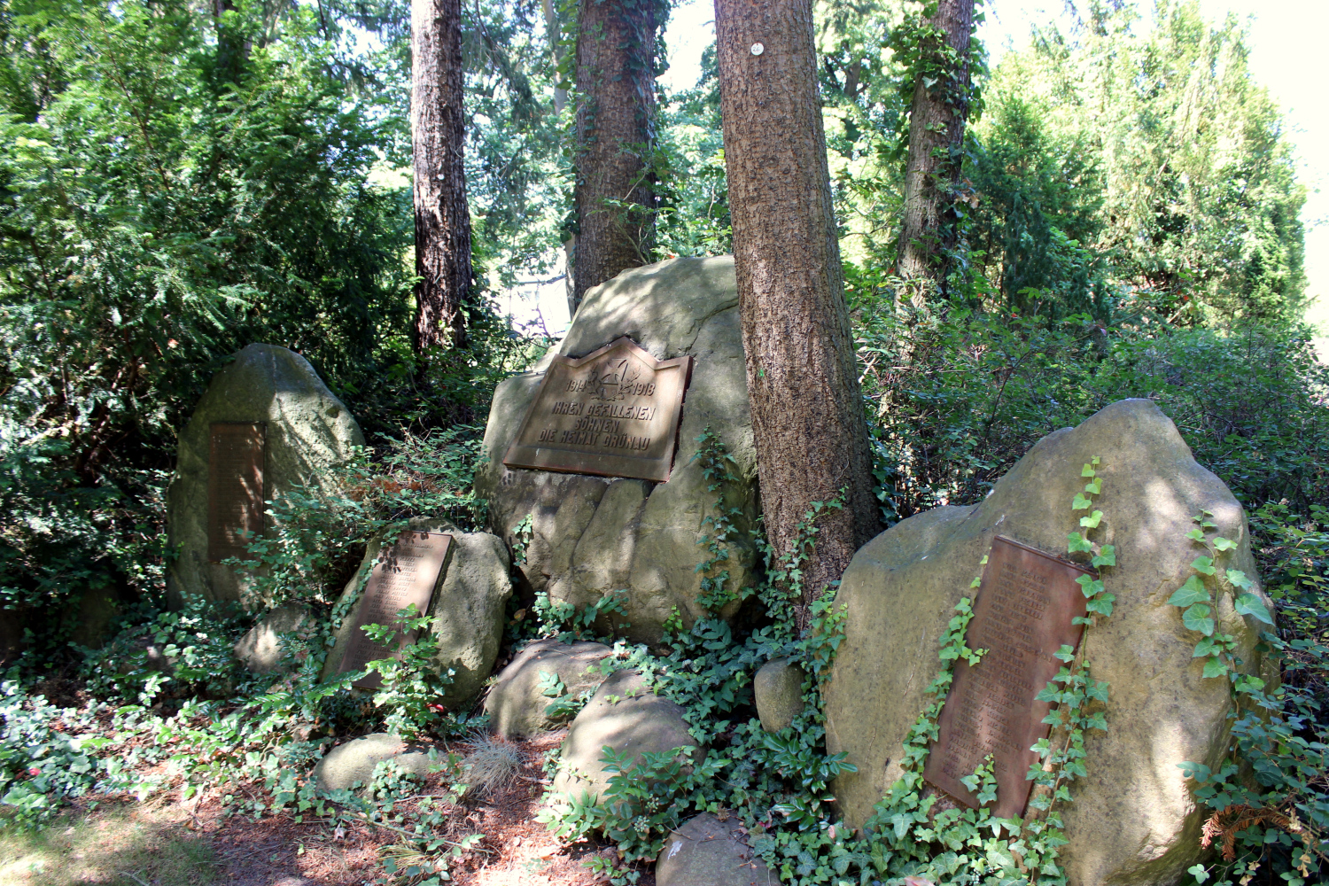 Friedhof Grünau, Gräber der Opfer von Krieg- und Gewaltherrschaft