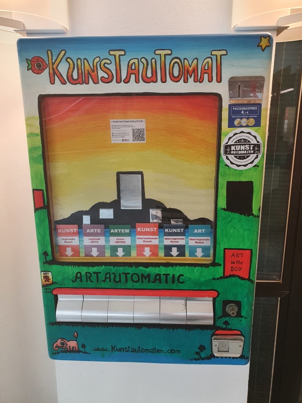 Kunstautomat, aus einem Zigarettenautomaten entstanden