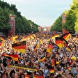 WM 2010: Fans in Berlin beim Spiel Deutschland - Ghana