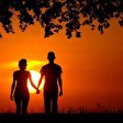 Liebespaar im Sonnenuntergang