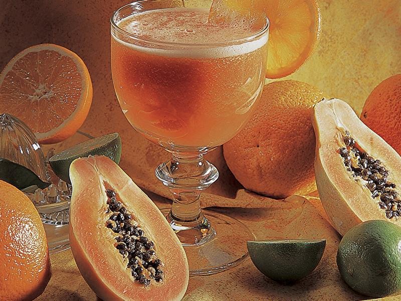 Papaya-Cocktail mit Kardamom