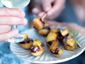 Apero mit Blutwurst auf Kartoffel-Canapes