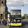 Buslinie 100 hält am Berliner Dom