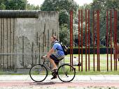 Radfahrer an der Bernauer Straße