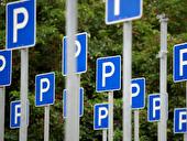 Schilderwald auf dem Parkplatz