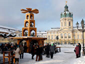 Weihnachtsmarkt vor dem Schloss Charlottenburg in Berlin