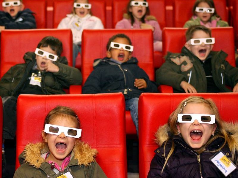 Kinder im 3D-Kino