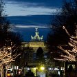 Unter den Linden leuchtet