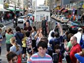 Touristen am Checkpoint Charlie