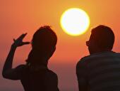 Paar beim Sonnenuntergang