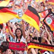 Fans beim Spiel Deutschland - Dänemark