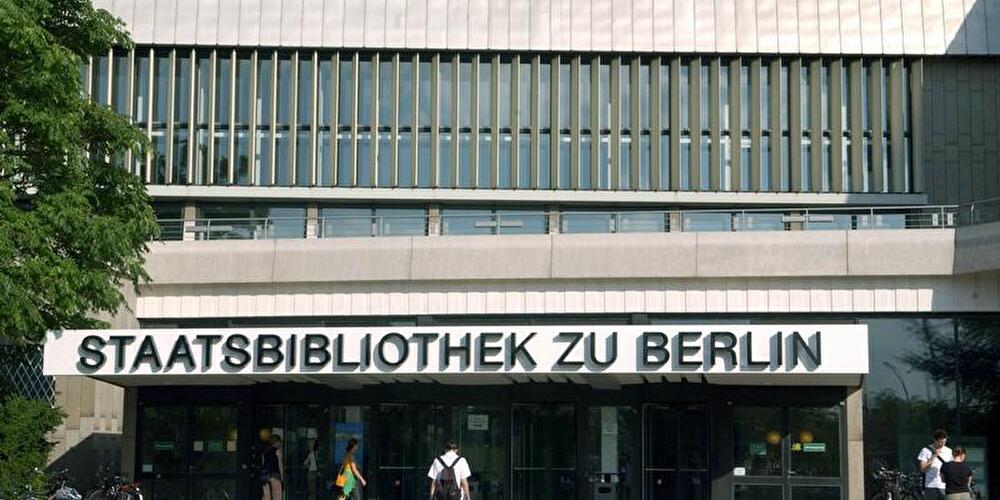 Eingang der Staatsbibliothek an der Potsdamer Straße