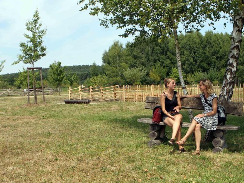 Zwei Besucherinnen im Naturpark Nuthe-Nieplitz