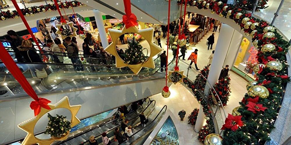 Einkaufscenter zur Weihnachtszeit