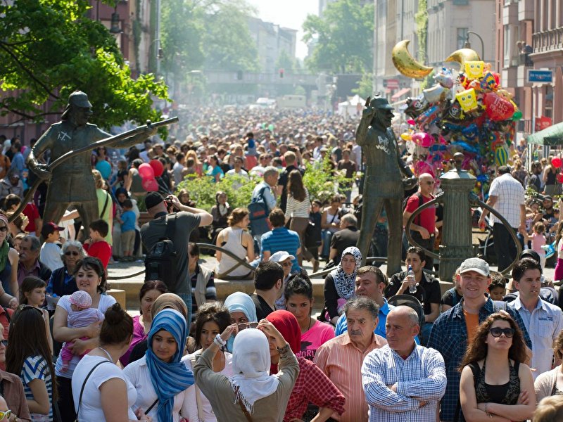 Myfest in Berlin-Kreuzberg