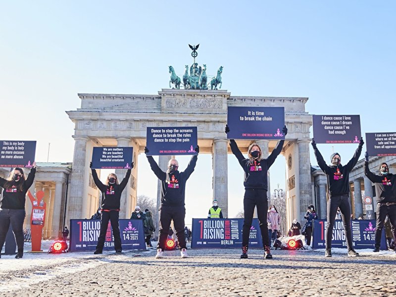 Demo «One Billion Rising» gegen Gewalt an Frauen