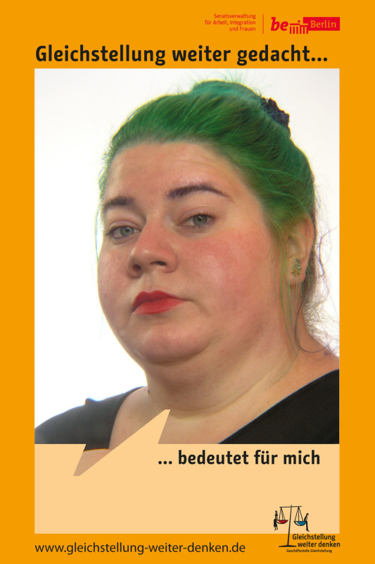 Frau mit grünen Haaren im Fotoboxrahmen Gleichstellung weiter gedacht bedeutet für mich