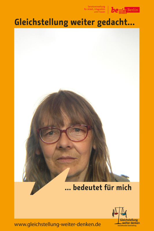 Frau mit roter Brille im Fotoboxrahmen Gleichstellung weiter gedacht bedeutet für mich