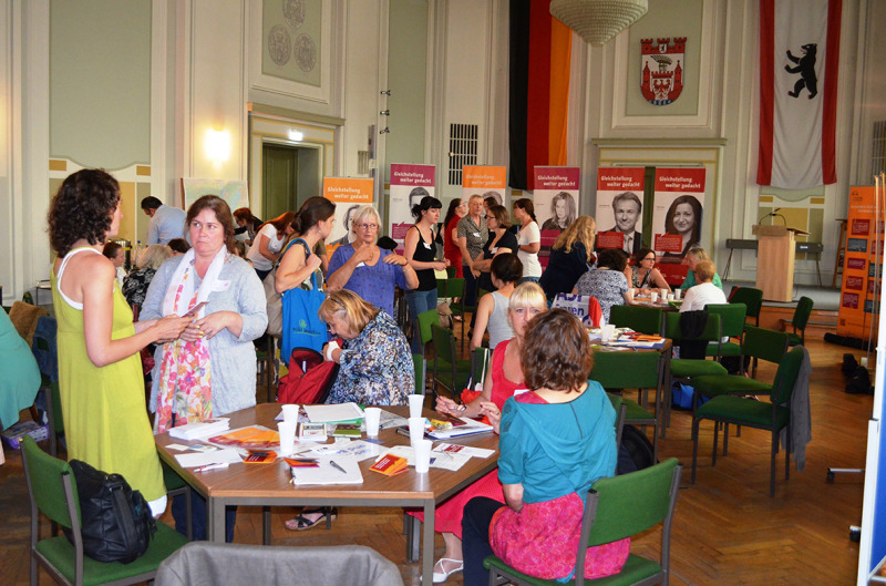 Tagung der Gleichstellungsbeauftragten im Rathaus Spandau mit Plakatausstellung