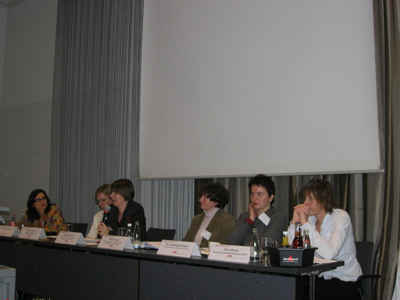 Podium mit sechs Teilnehmerinnen