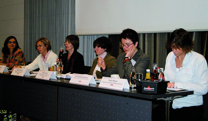 Podium mit sechs Teilnehmerinnen