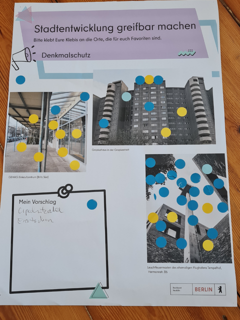 Beteiligung Kiez-Schatzsuche Poster mit 3 Bildern von Denkmalen in Neukölln und bunten Klebis sowie einem Vorschlagfeld