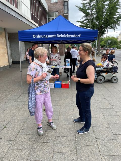 Im Dialog: Ordnungsstadträtin Julia Schrod-Thiel (CDU). (Bild: BA Reinickendorf)