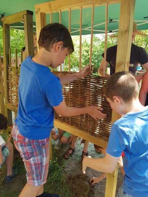 Kinder im Museumsgarten (Bild: Anja Wiese/Museum Reinickendorf)