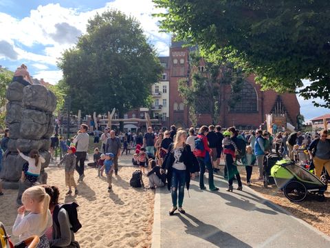 Eröffnung des neu gestalteten Spielplatzes auf dem Rudolfplatz