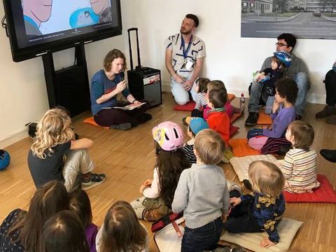 Kindersachenflohmarkt in der Bibliothek
